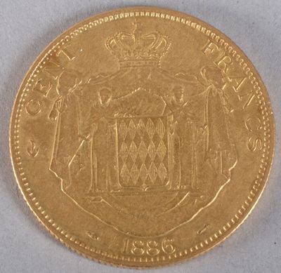 Gros plan sur une pièce d'or ornée d'une couronne