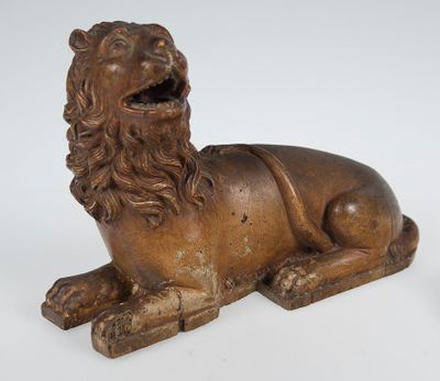 paire de lions anciens en fonte sur socles