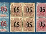 un gros plan sur quatre timbres différents comportant des chiffres
