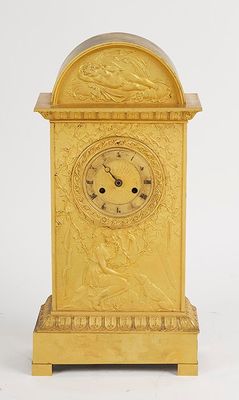 Pendule dite "Borne" en bronze doré dont le cadran souligné …