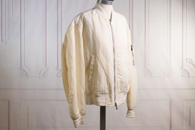 DIOR - Blouson-bombers homme en cupro légèrement froissé ivo…