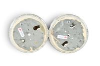 PLAFONNIERS (paire de) circulaires en verre moulé et base mé… (photo 4)