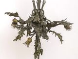un lustre en métal orné de fleurs et de feuilles