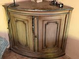 a corner table with a lamp on top of it