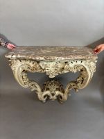 Console en chêne richement sculpté de feuillages et fleurs e…