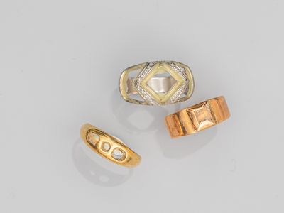 trois bagues en or et diamants