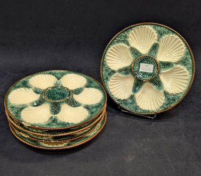 5 assiettes à coquillages en barbotine (égrenures)