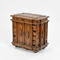 [HORLOGERIE] Cabinet de table sur quatre faces en bois natur…