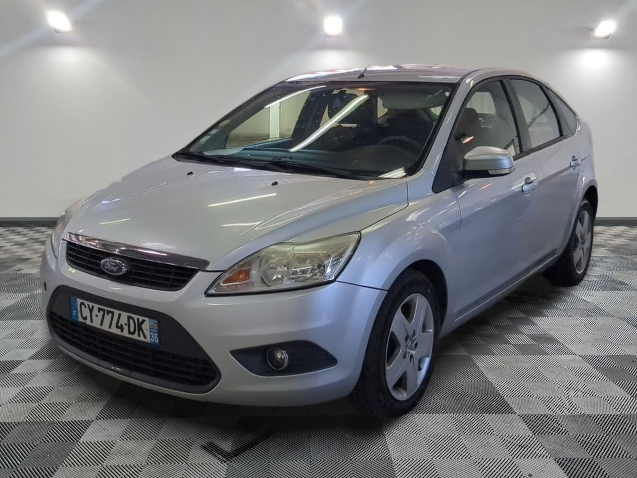 FORD - FOCUS 1.8 TDCI 115 TREND - GO - Mise en service: 01/07/2008 - Pneus arrière à remplacer Pavillon grêlé Capot g...