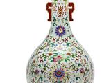 Vase chinois de la « famille » orné d'un décor floral multicolore
