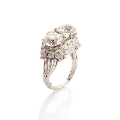 une bague en diamant et or blanc, signée Van Cleef