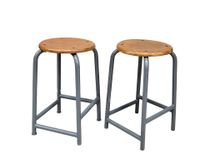 DEUX TABOURETS d'écolier en métal laqué gris et bois.