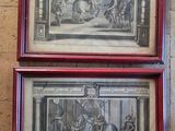 deux tableaux encadrés accrochés au mur d'une pièce