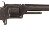 un vieux revolver sur fond blanc, avec un fond blanc