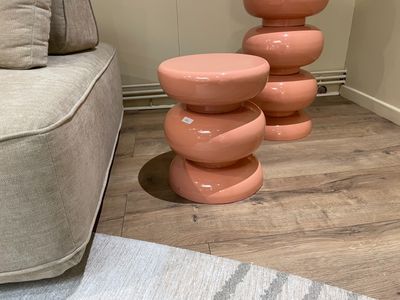1 table d’appoint « Jari » salmon