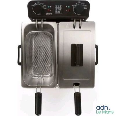 une photo d'une friteuse professionnelle équipée de deux grandes cuves