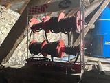 une machine qui se trouve dans le grenier d'un immeuble