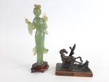 paire de figurines chinoises en jade représentant une dame et un cheval