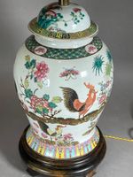 Potiche balustre couverte en porcelaine émaillée polychrome,… (photo 4)
