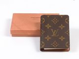 Étui à passeport Louis Vuitton marron et beige clair
