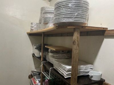 Ensemble de vaisselle courante comprenant des assiettes, des…