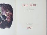 un livre avec la photo d'un homme et d'une femme
