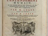 un livre ouvert avec la photo d'un homme et d'une femme