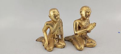 Deux statues en bois doré. H. 32 cm - Photo 1