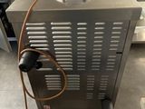 a machine that is sitting on the floor in the kitchen