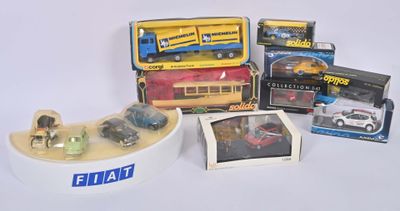 un grand nombre de jouets posés sur une table