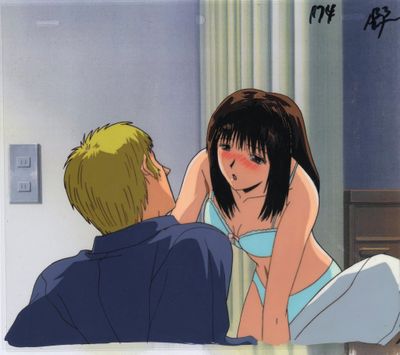 scène d'anime montrant un homme et une femme au lit, la femme se caressant la tête