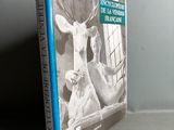 un livre sur lequel figure l'image d'un cerf