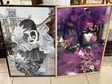 deux photos encadrées représentant une femme portant un masque et une robe