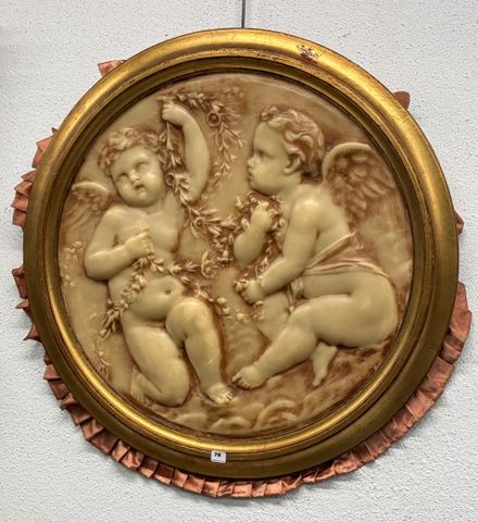 Tondo en cire en rond de bosse « putti » encadrée D : 65 (totale)...