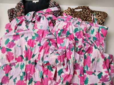 Lot de 6 robes, T.M/1/38S/XS de diverses marques dont : NA-KD, LILY AN