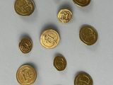 a lot of coins that are on the table