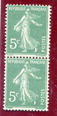 deux timbres représentant une femme et un homme