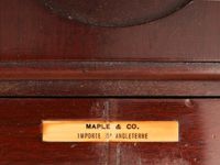 MAPPLE & Co. Meuble bar quadrangulaire en acajou et placage … (photo 2)