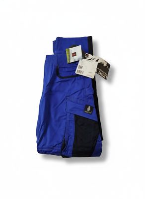 pantalon cargo bleu pour homme avec une étiquette sur le côté