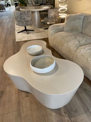 1 table basse « Urban bloom » 150x95x37 cm.