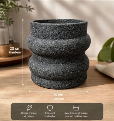 Lot de 4 jolies vases noir