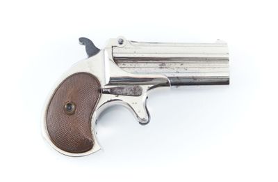 un revolver argenté à crosse en bois sur fond blanc