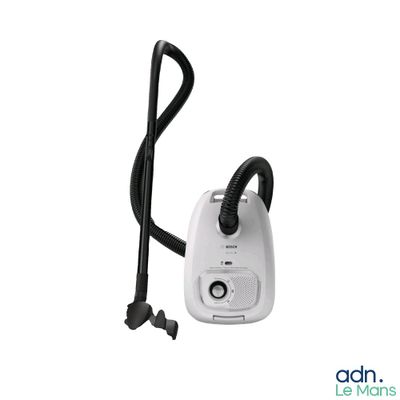 un aspirateur blanc muni d'une poignée noire et d'un tuyau noir