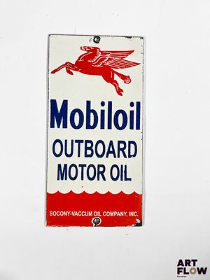 a sign that says mobiloi outboard motor oil on it
