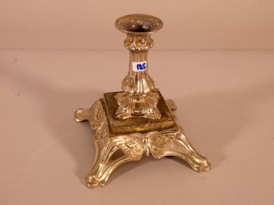 Bougeoir art nouveau en étain ciselé à fut balustre à décor … - Photo 1