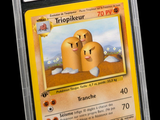 carte à collectionner Pokémon dans un étui en plastique avec l'image de deux œufs