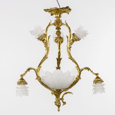 Lustre à trois bras, de style Louis XV, en bronze doré et ve…
