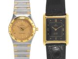 une image d'un couple de montres assises l'une à côté de l'autre