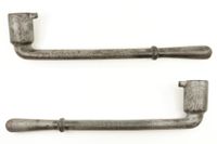 Ensemble de deux outils anciens dont un carré-clé de fontain… (photo 4)