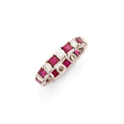 une bague en rubis et diamants